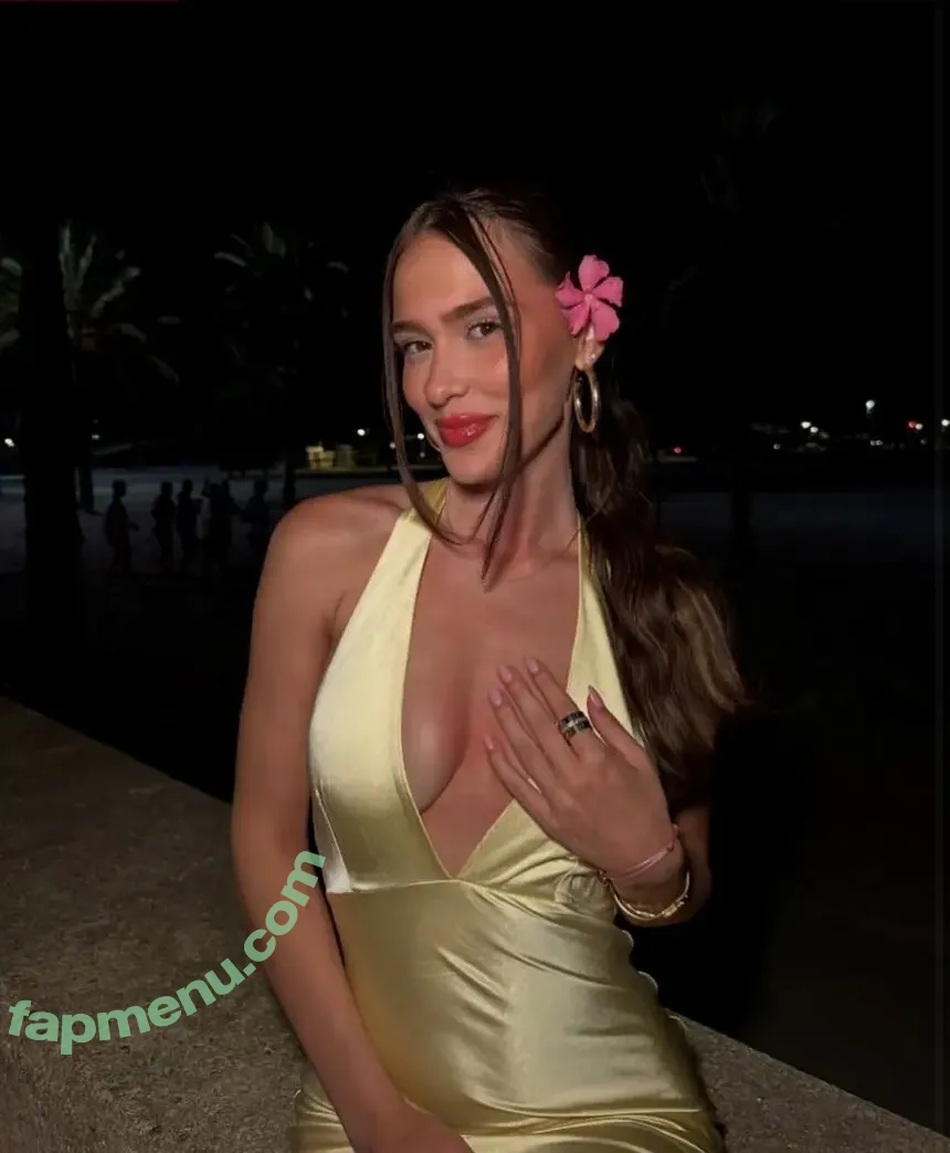 Larabeu nude photo #0044 (Larabeu)