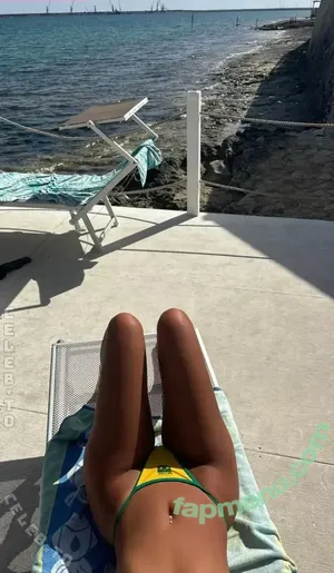 laraemiii / laraaemiii nude photo #0046