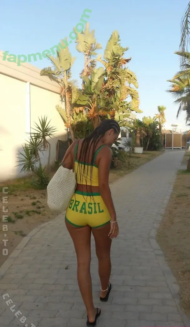 laraemiii nude photo #0039 (laraaemiii)