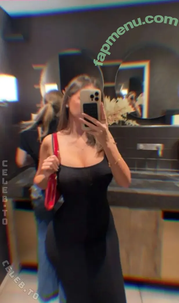 laraemiii nude photo #0066 (laraaemiii)