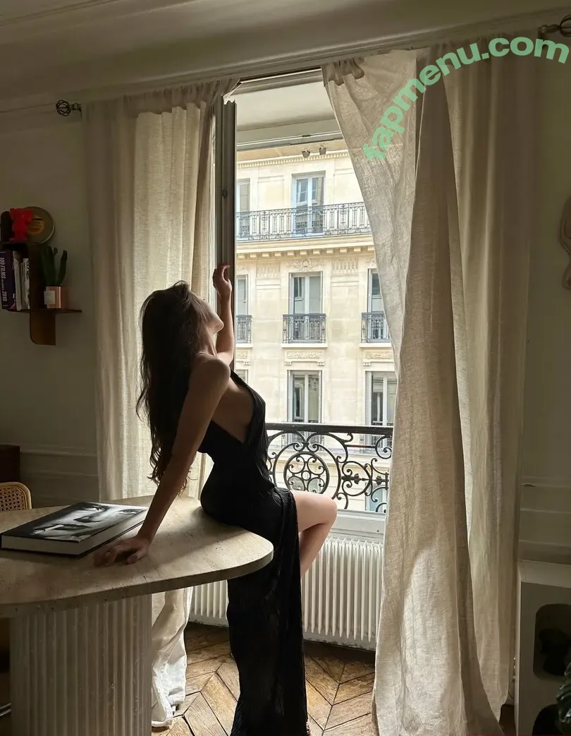 larahook nude photo #0005 (larahook)