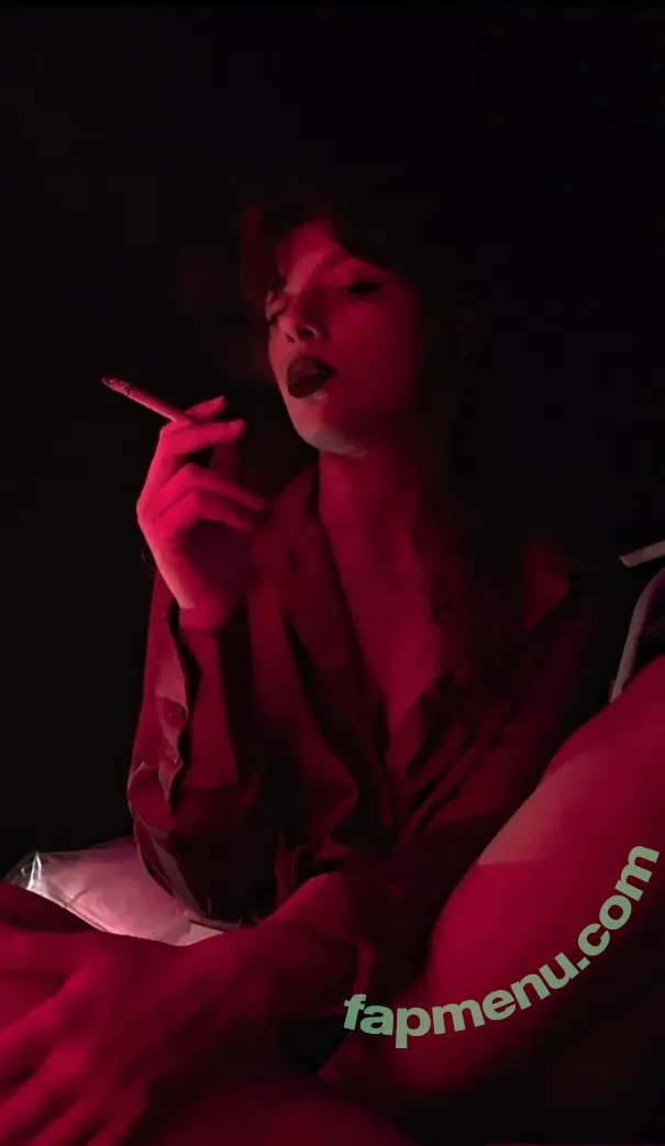 larasmoking nude photo #0015 (larasmoking)