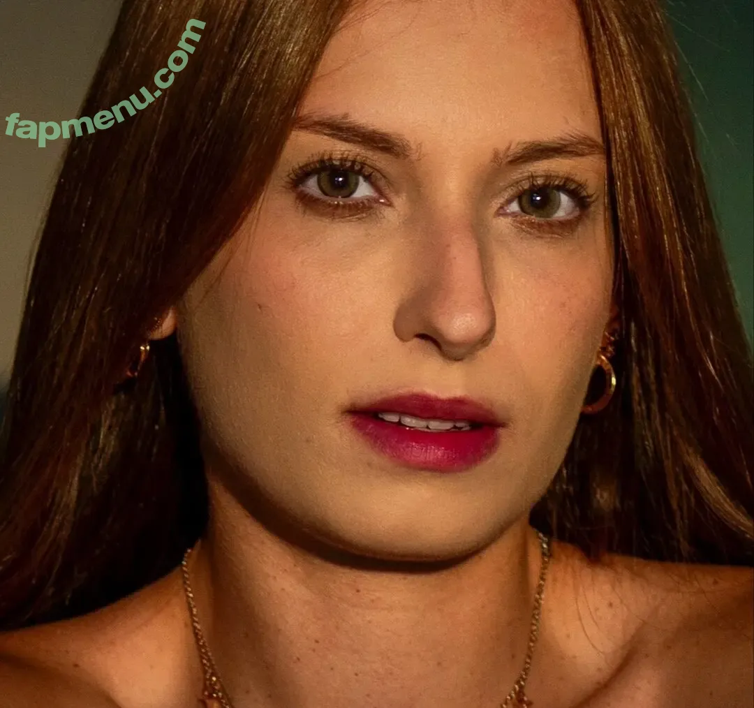 Larawiish nude photo #0022 (larahhhhhhish)