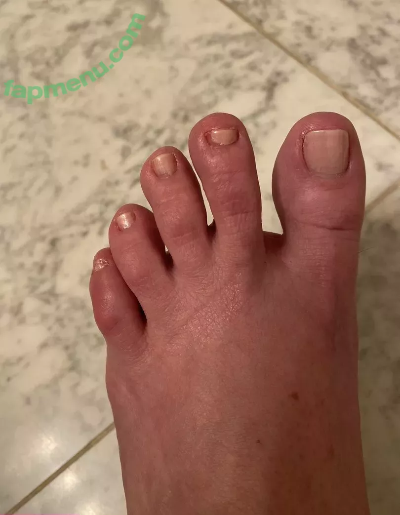 largeboobies305 nude photo #0024 (largeboobies305)