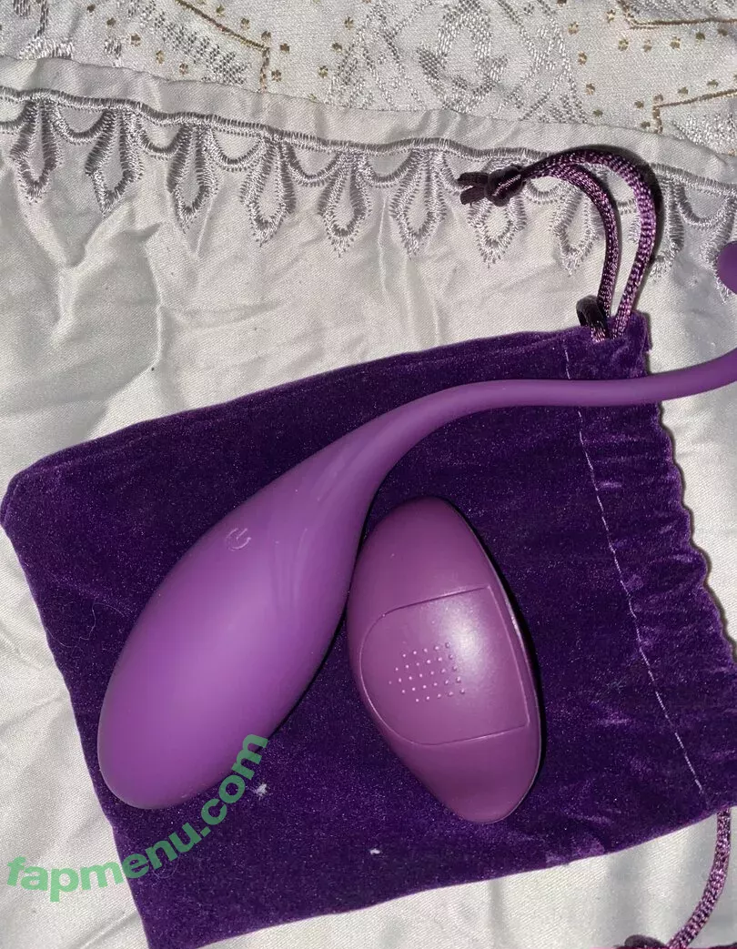 largeboobies305 nude photo #0035 (largeboobies305)