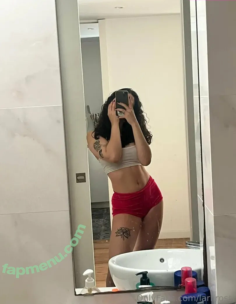 lari.rossi nude photo #0003 (lary_rossi_)