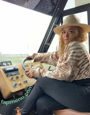 larisafoxvip / larisafoxlatina nude photo #0002