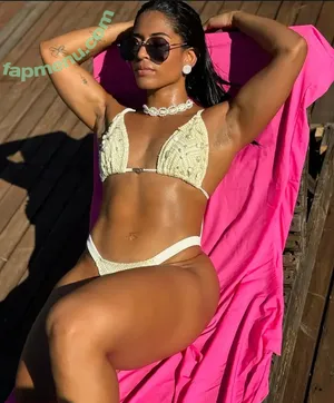 Larissa Felix / _Larisfelix09 nude photo #0009