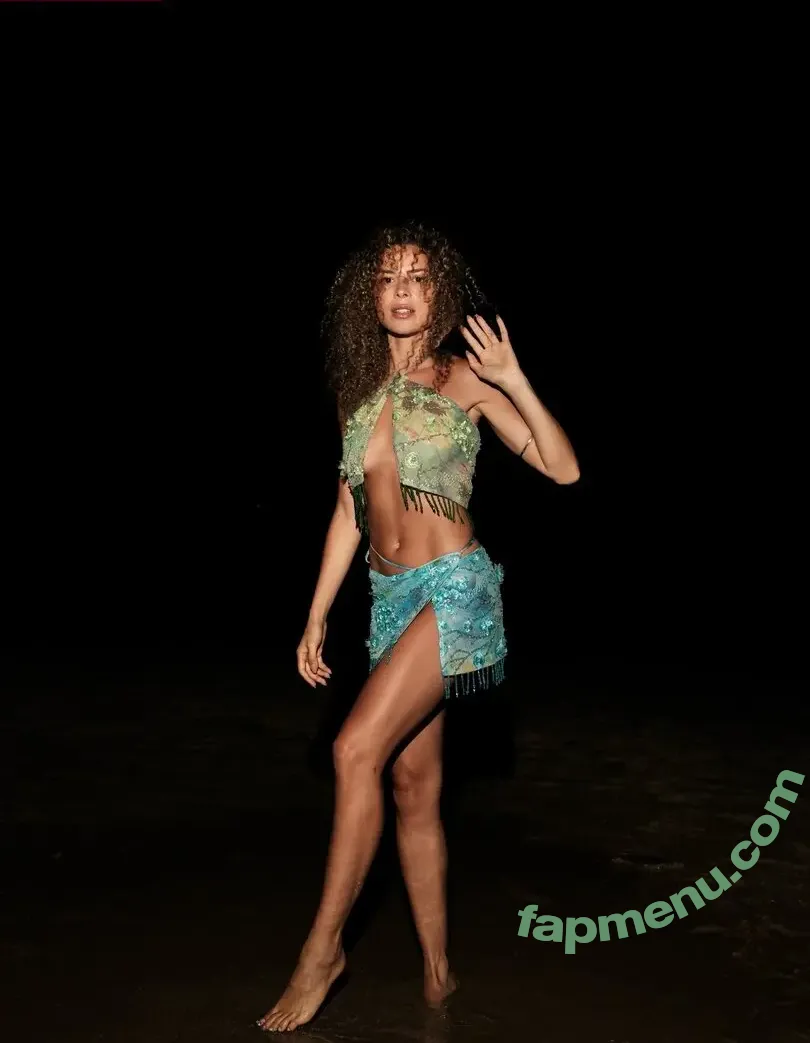 Larissa Gloor nude photo #0003 (LarissaGloor)