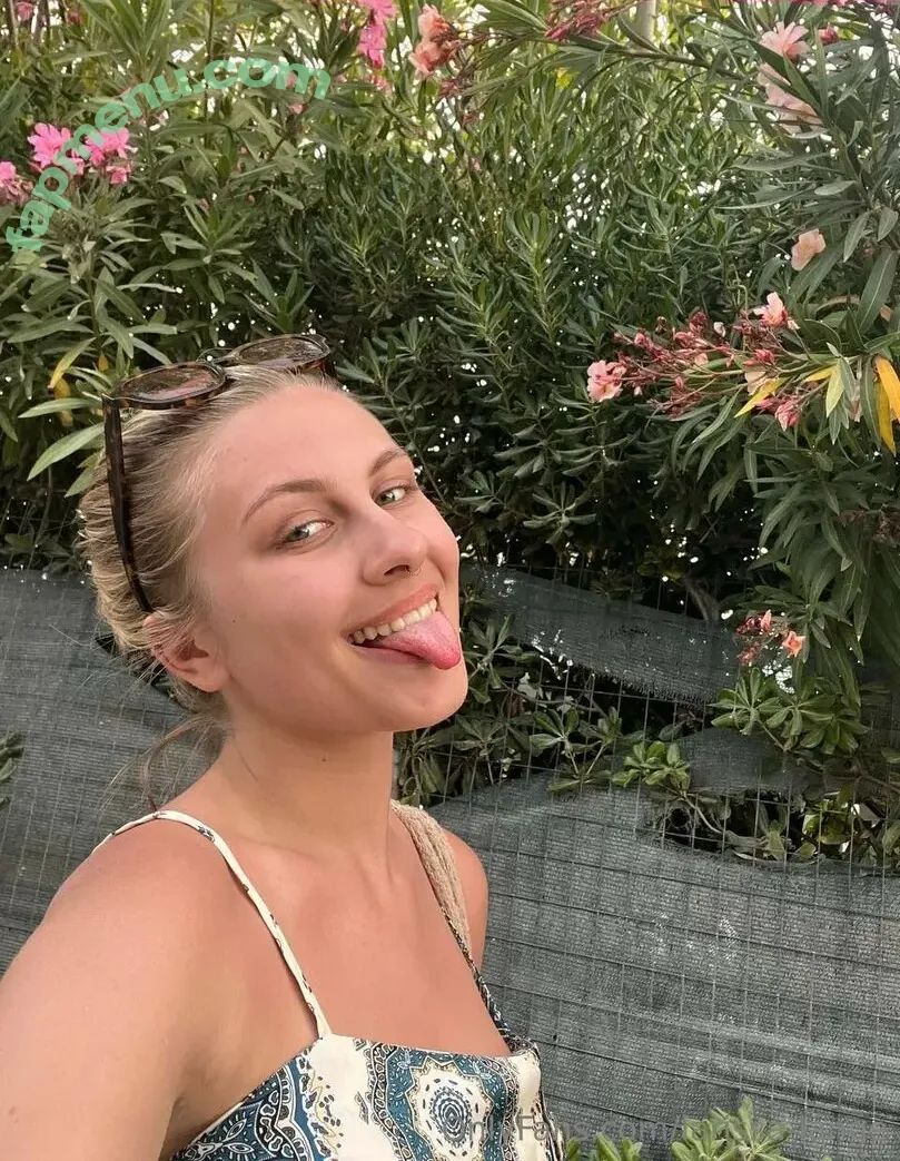 Larissa Lange nude photo #0011 (langeelarissa / larissa-lange)