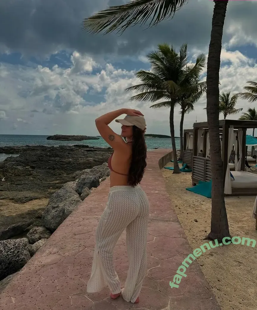 Larissa Lodi Salum nude photo #0003 (Larissalodisalum)