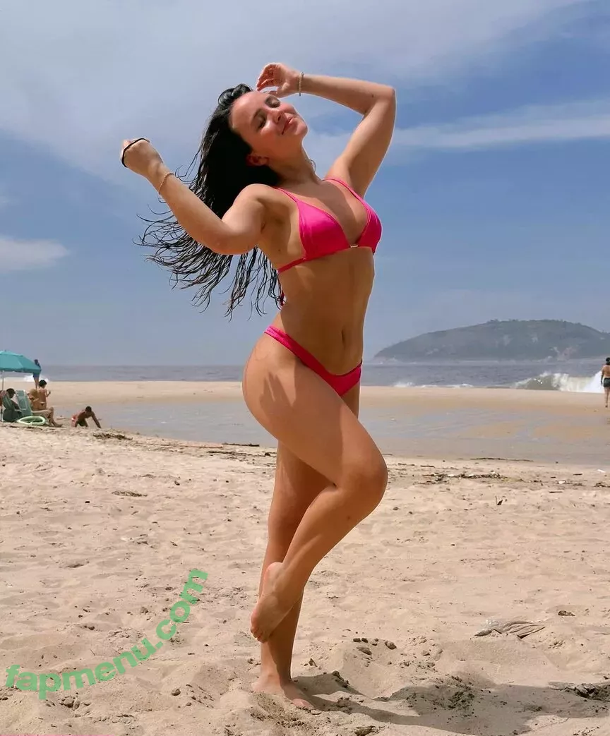 Larissa Manoela nude photo #0500 (larissamanoela)