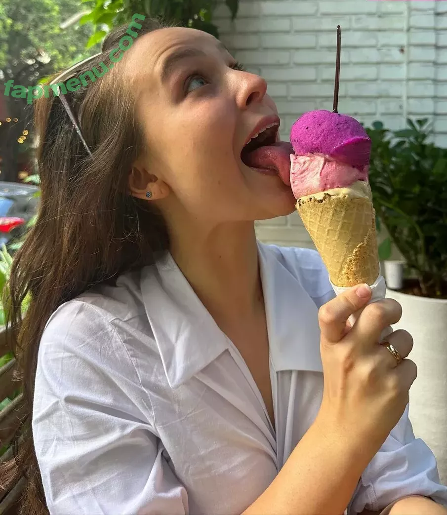 Larissa Manoela nude photo #0539 (larissamanoela)