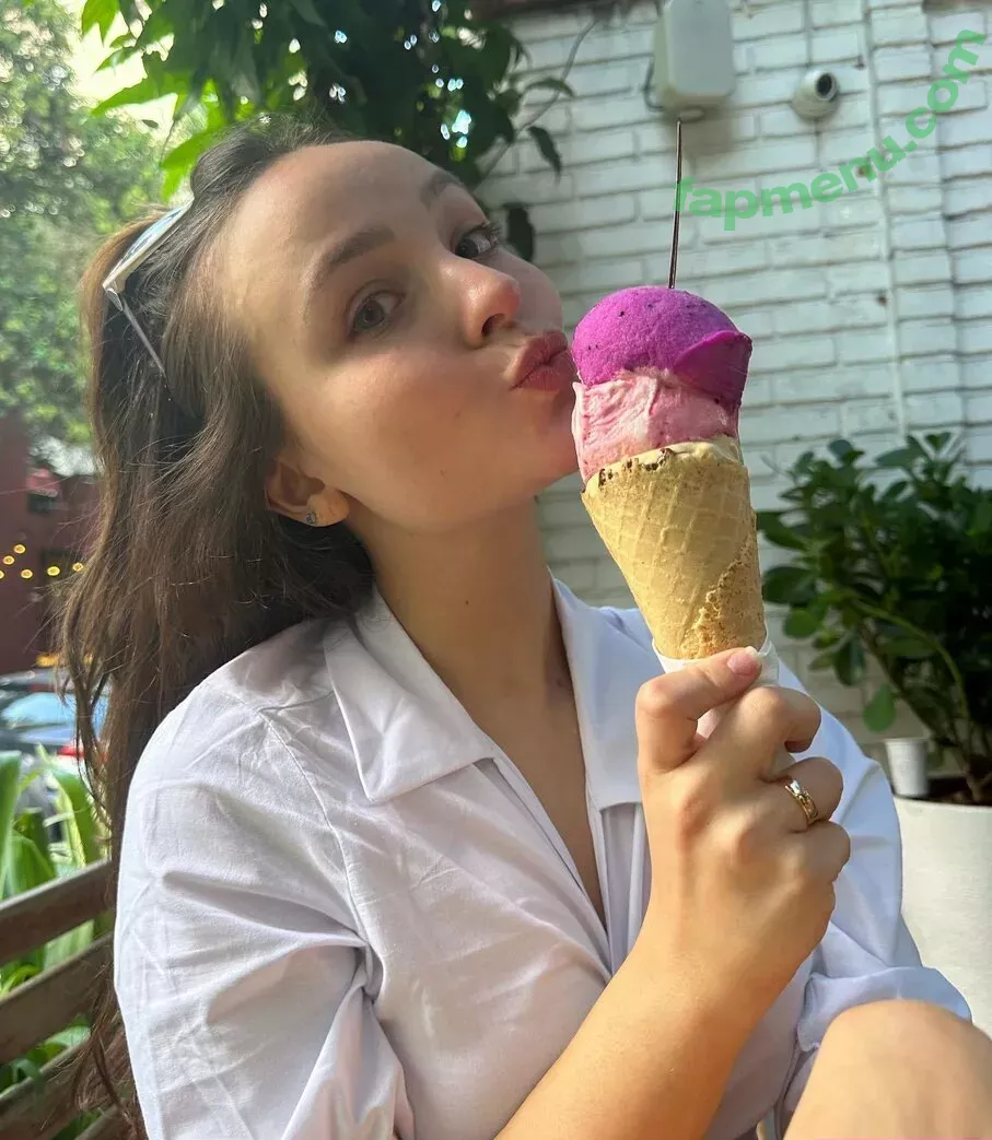 Larissa Manoela nude photo #0541 (larissamanoela)