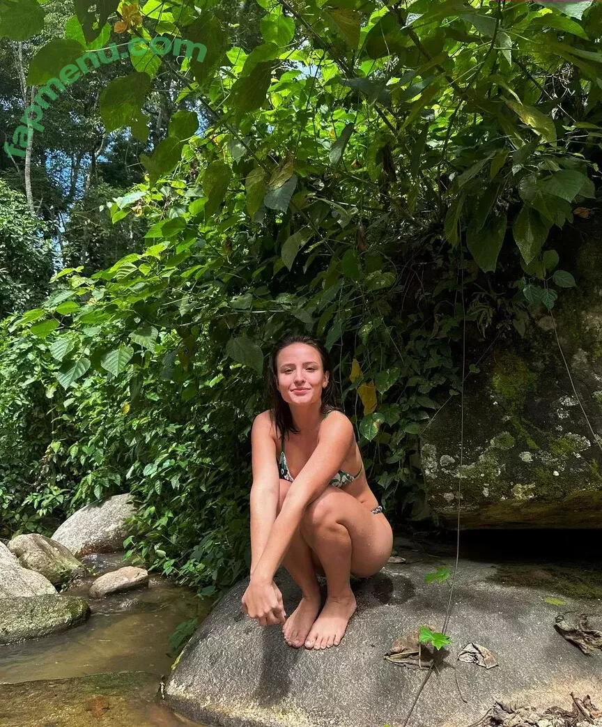 Larissa Manoela nude photo #0566 (larissamanoela)