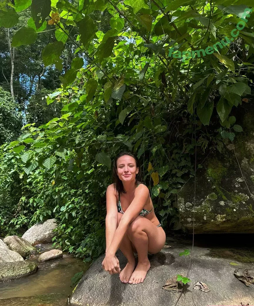 Larissa Manoela nude photo #0573 (larissamanoela)