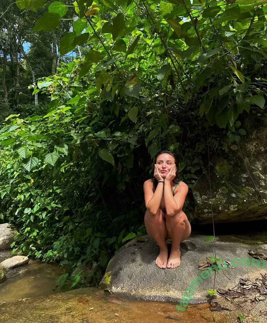 Larissa Manoela nude photo #0574 (larissamanoela)