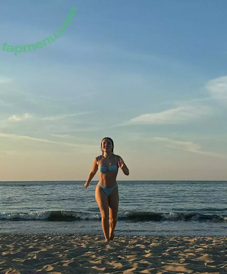 Larissa Manoela nude photo #0597 (larissamanoela)