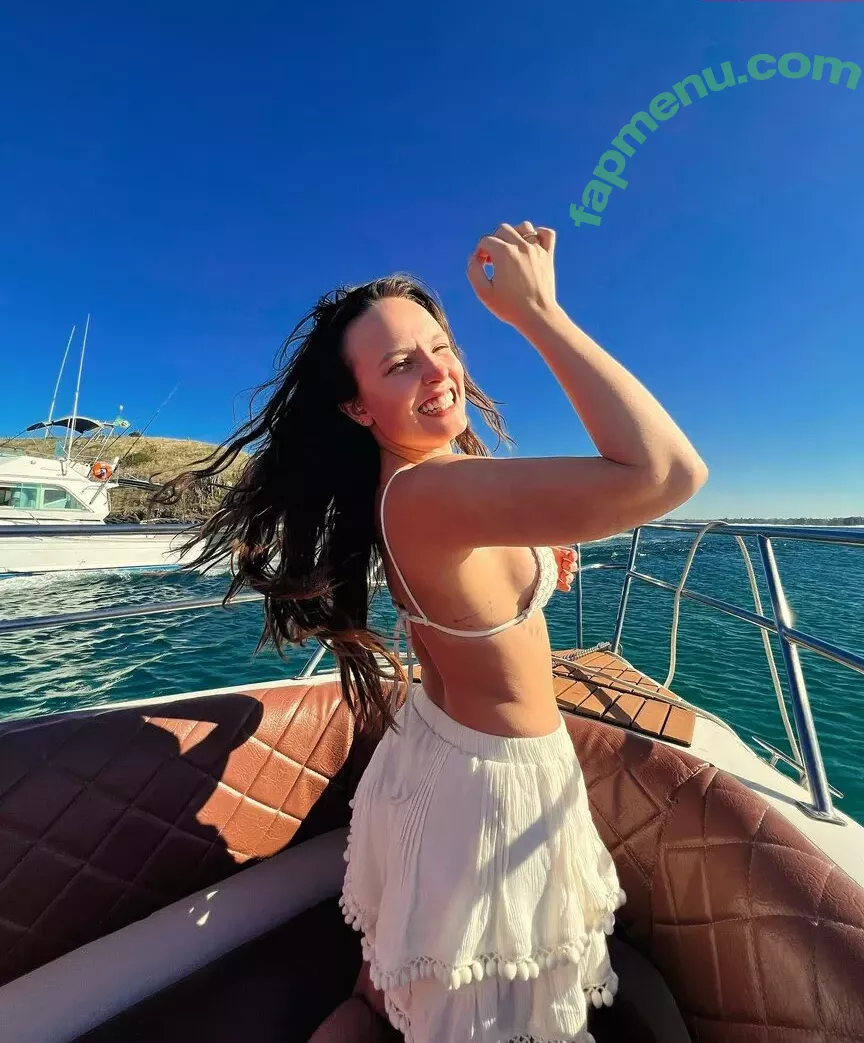 Larissa Manoela nude photo #0660 (larissamanoela)