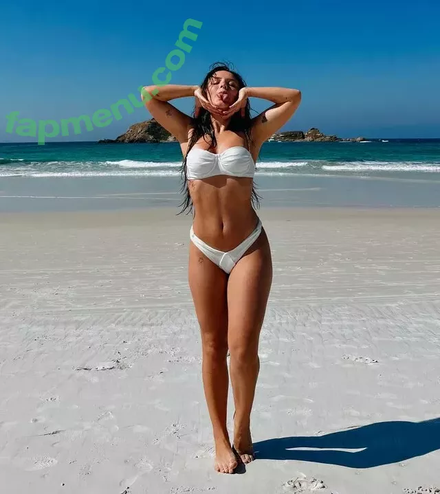 Larissa Manoela nude photo #0668 (larissamanoela)