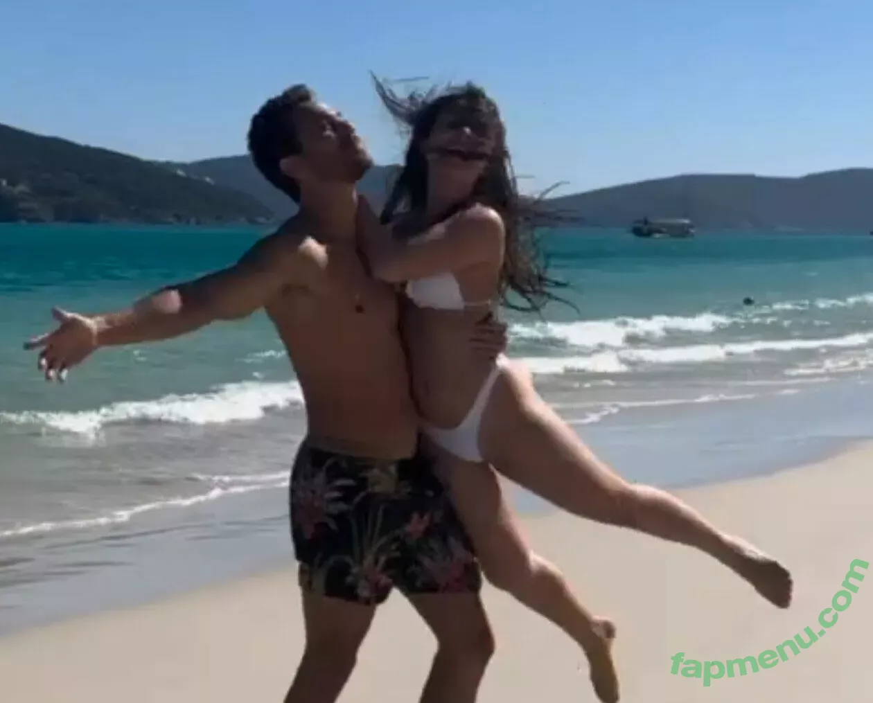 Larissa Manoela nude photo #0710 (larissamanoela)