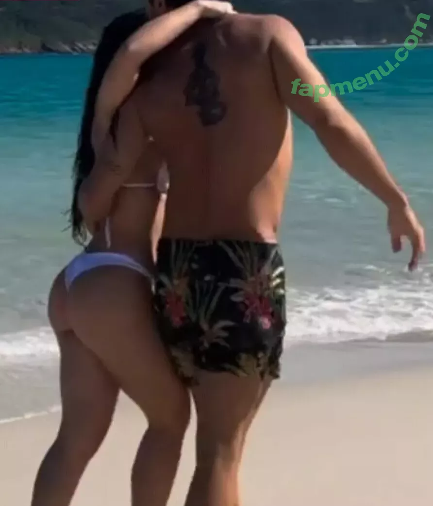 Larissa Manoela nude photo #0712 (larissamanoela)