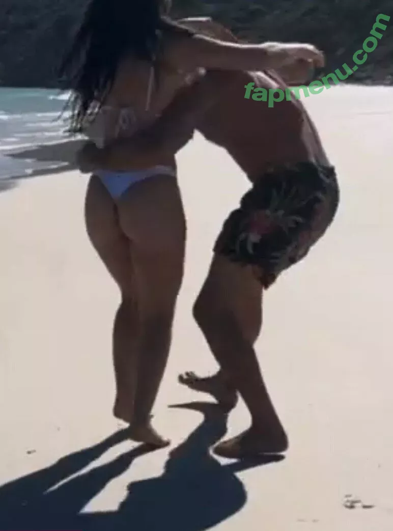 Larissa Manoela nude photo #0715 (larissamanoela)