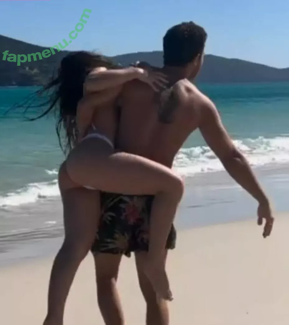 Larissa Manoela nude photo #0717 (larissamanoela)