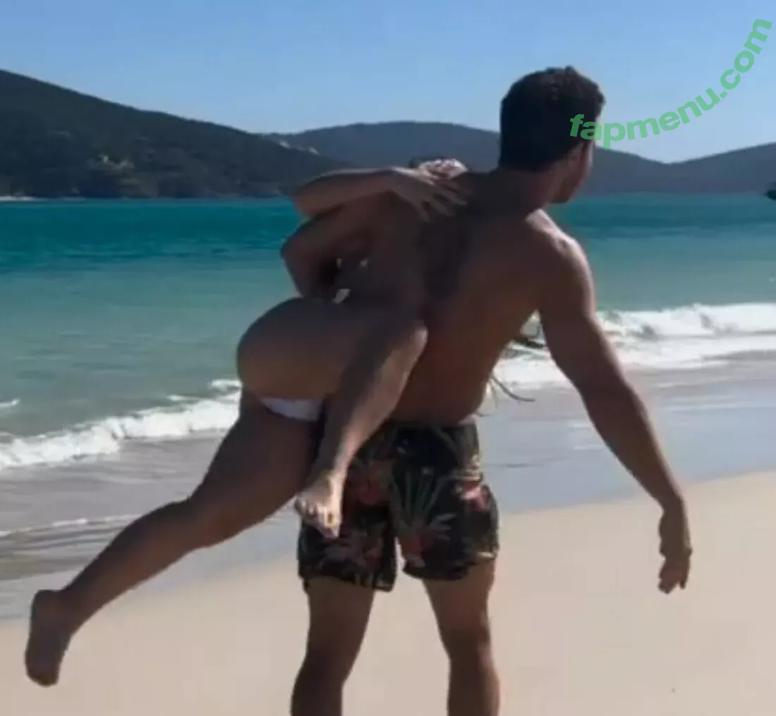 Larissa Manoela nude photo #0719 (larissamanoela)