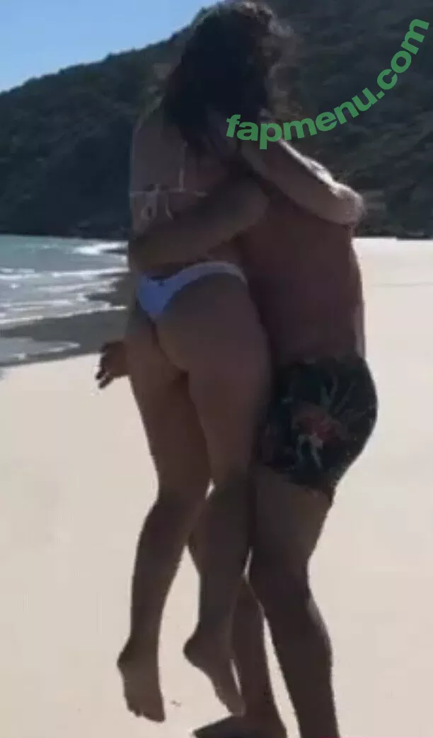 Larissa Manoela nude photo #0721 (larissamanoela)