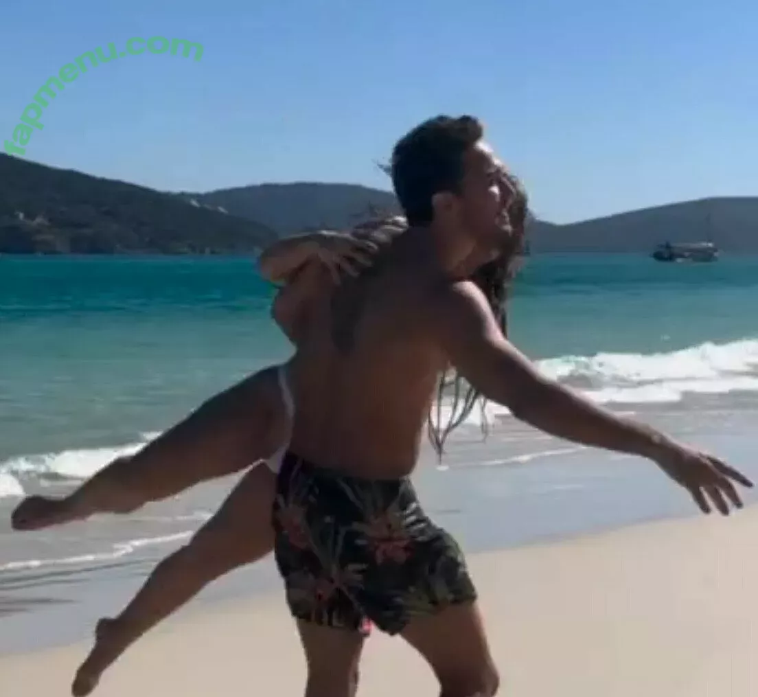 Larissa Manoela nude photo #0722 (larissamanoela)