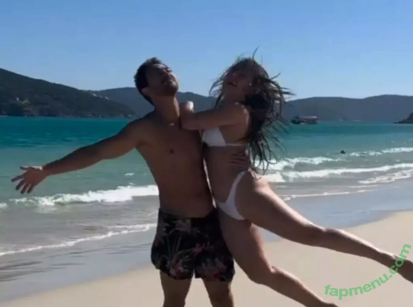 Larissa Manoela nude photo #0723 (larissamanoela)