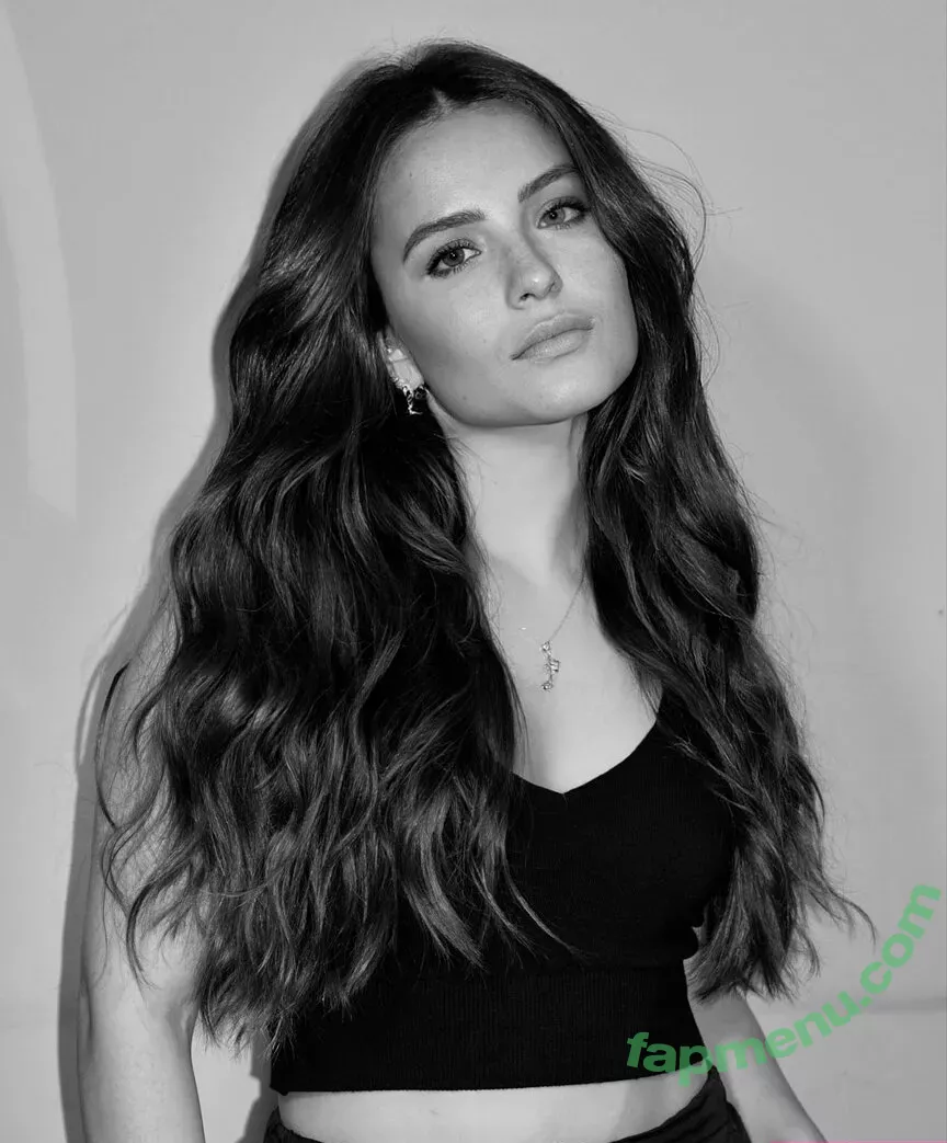 Larissa Manoela nude photo #0737 (larissamanoela)