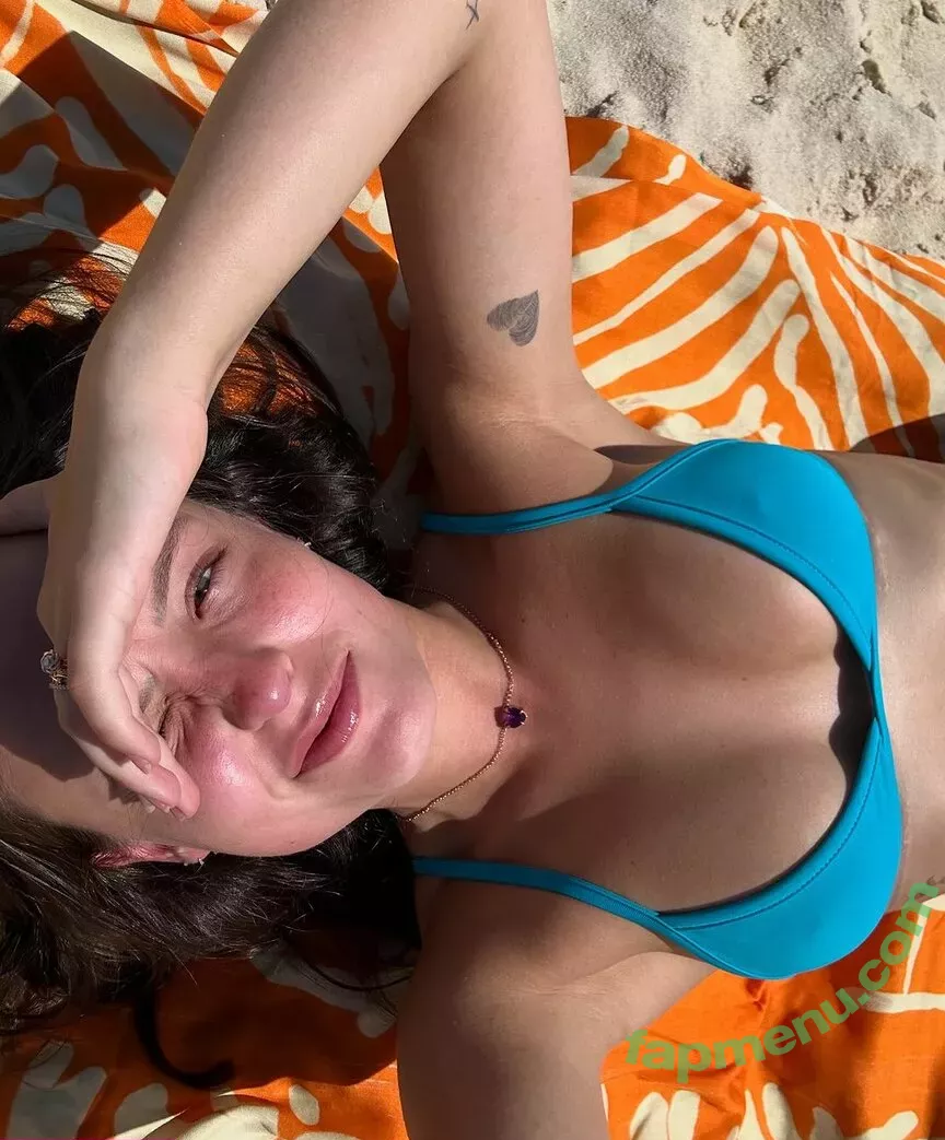 Larissa Manoela nude photo #0855 (larissamanoela)