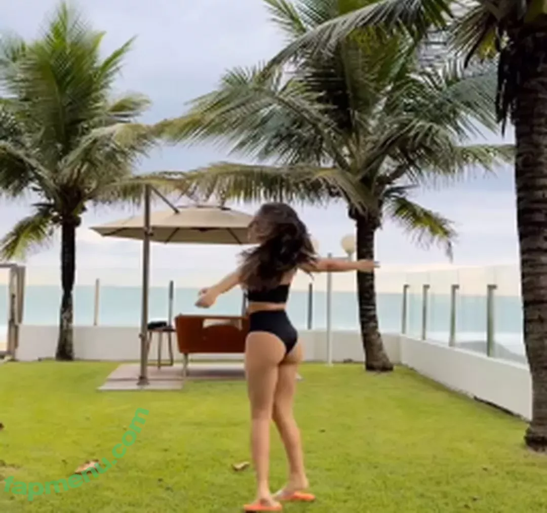 Larissa Manoela nude photo #0899 (larissamanoela)