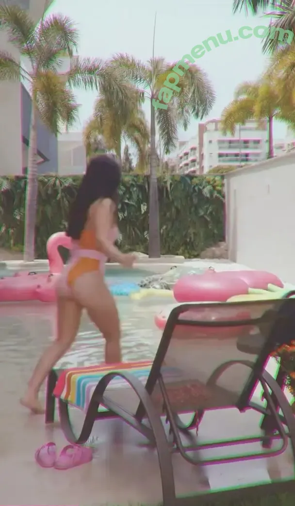 Larissa Manoela nude photo #1299 (larissamanoela)