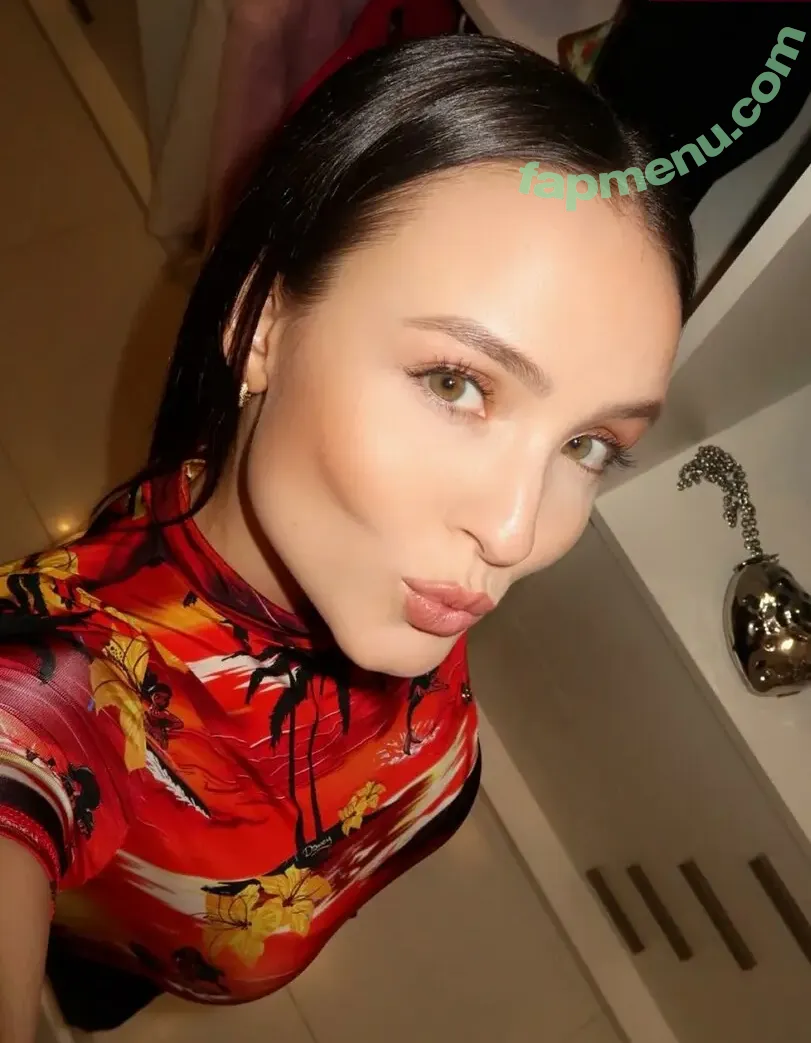 Larissa Manoela nude photo #1450 (larissamanoela)