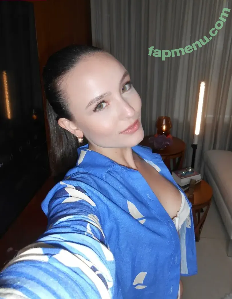 Larissa Manoela nude photo #1593 (larissamanoela)