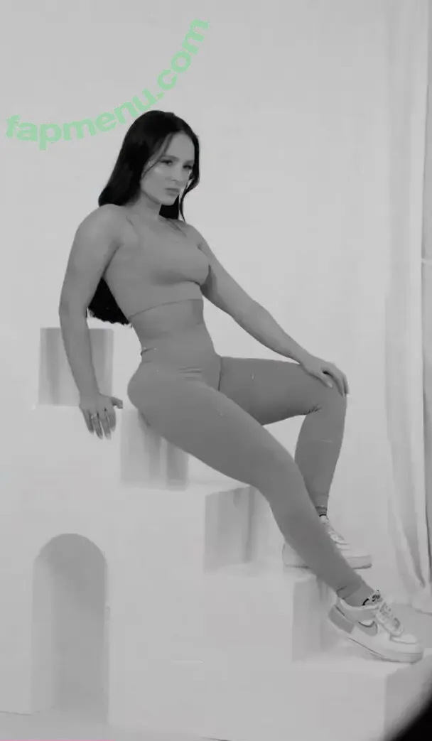 Larissa Manoela nude photo #1719 (larissamanoela)