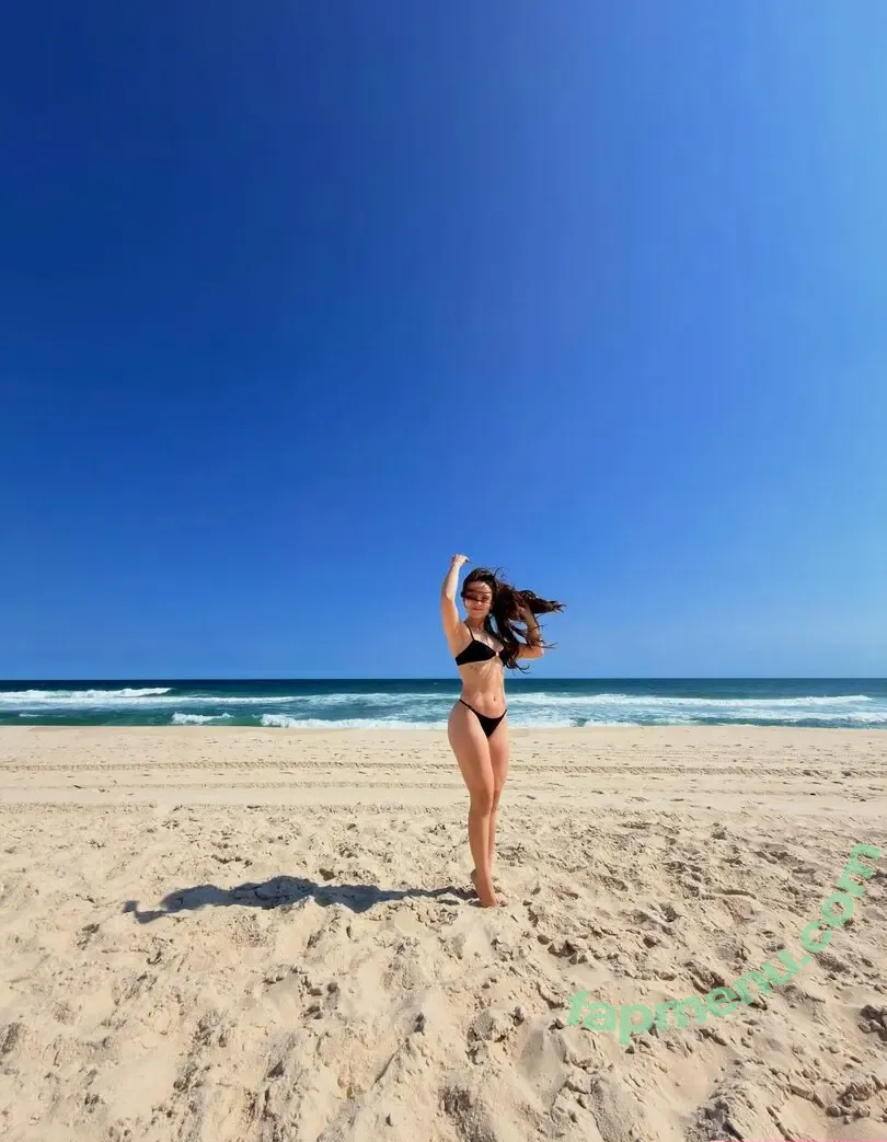 Larissa Manoela nude photo #1815 (larissamanoela)