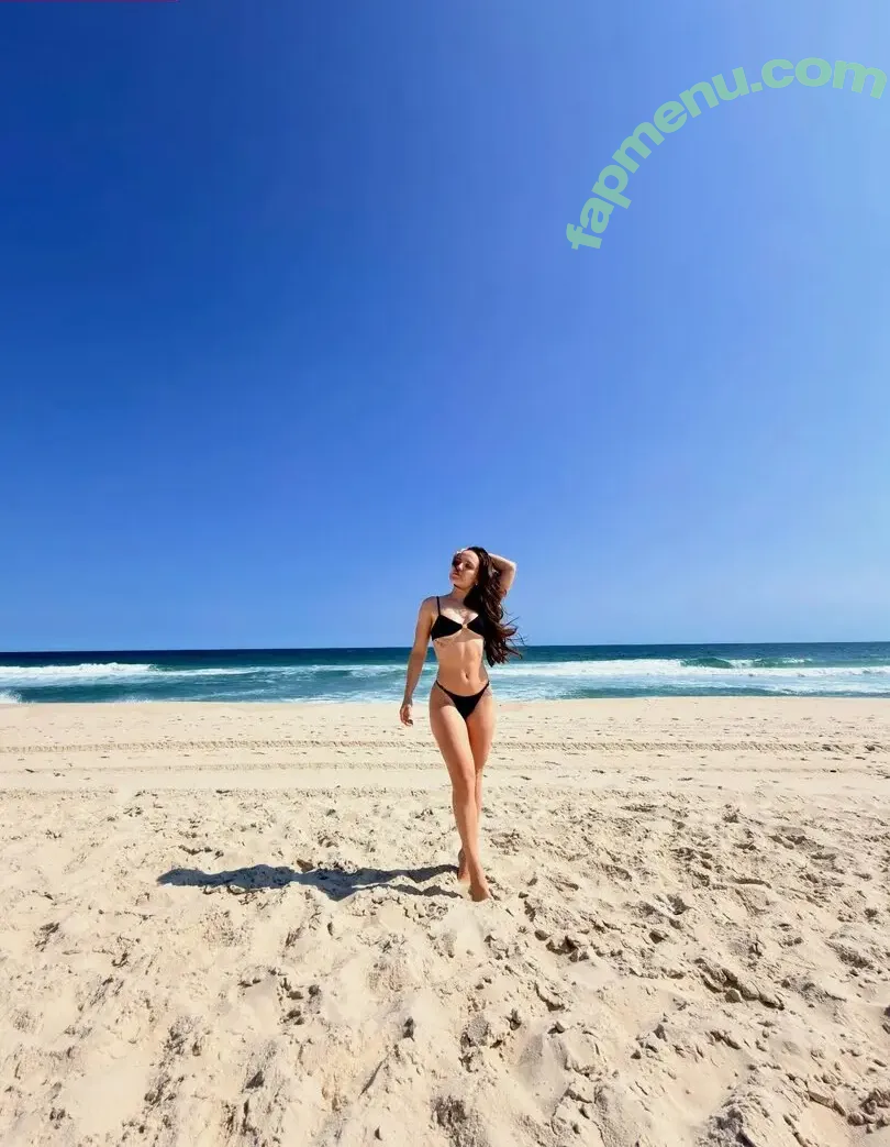 Larissa Manoela nude photo #1818 (larissamanoela)