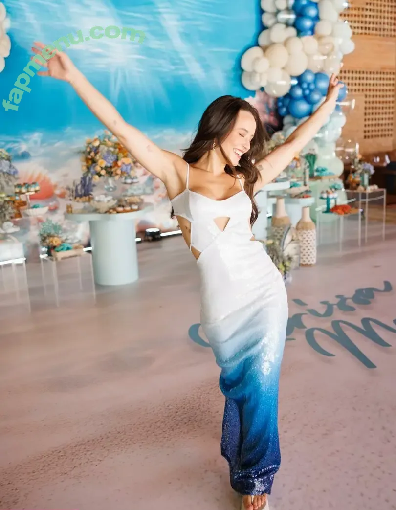 Larissa Manoela nude photo #1909 (larissamanoela)