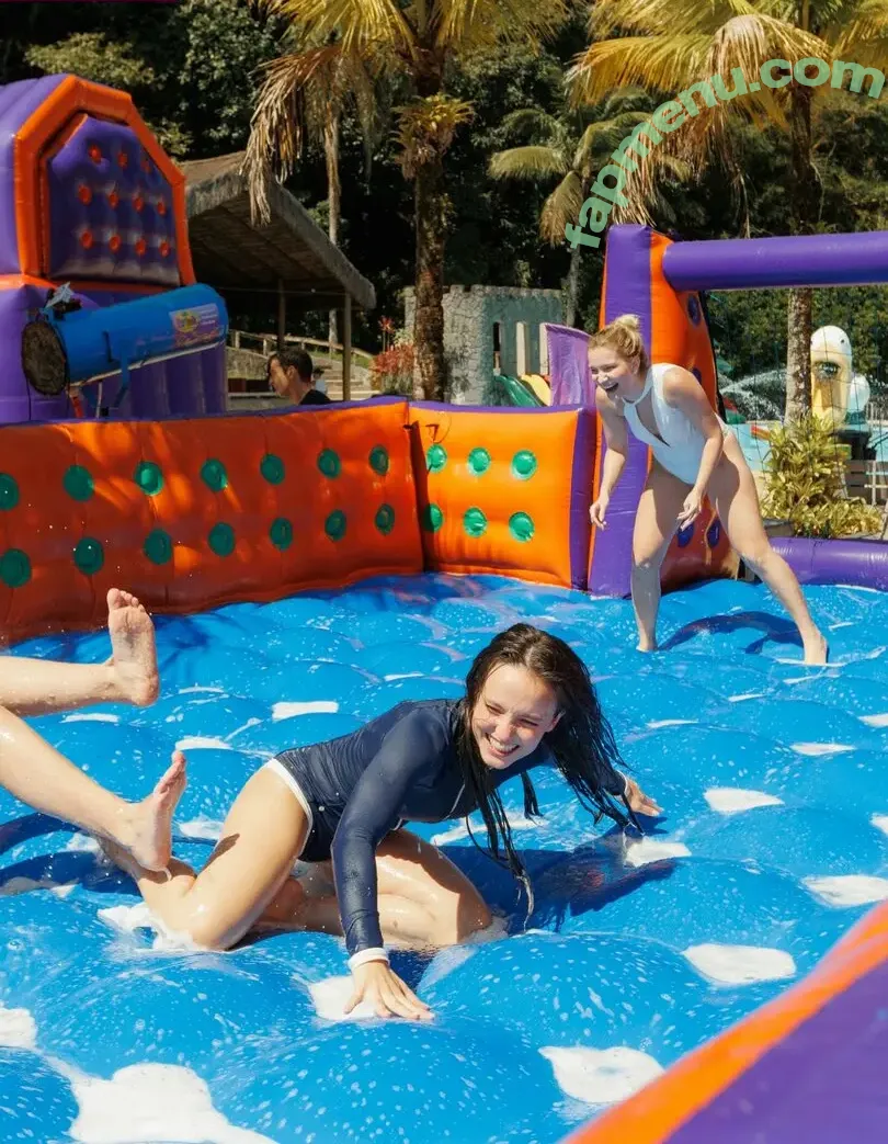 Larissa Manoela nude photo #1913 (larissamanoela)