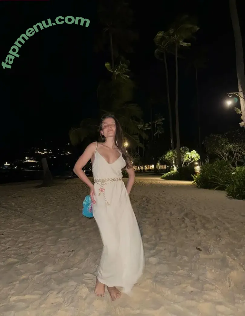 Larissa Manoela nude photo #1963 (larissamanoela)