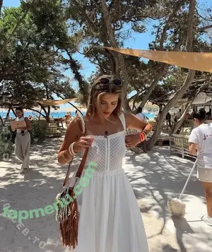 Larissa Neumann / tigerlariz nude photo #0472