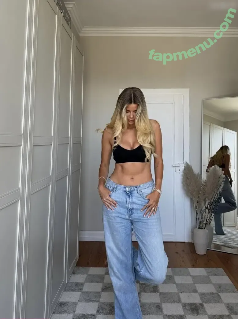 Larissa Neumann nude photo #0372 (tigerlariz)