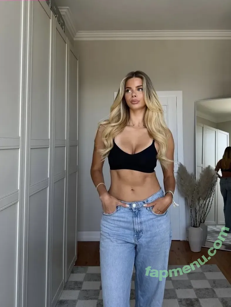 Larissa Neumann nude photo #0374 (tigerlariz)