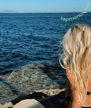 Larissa Oberste / larissaoberste nude photo #0084