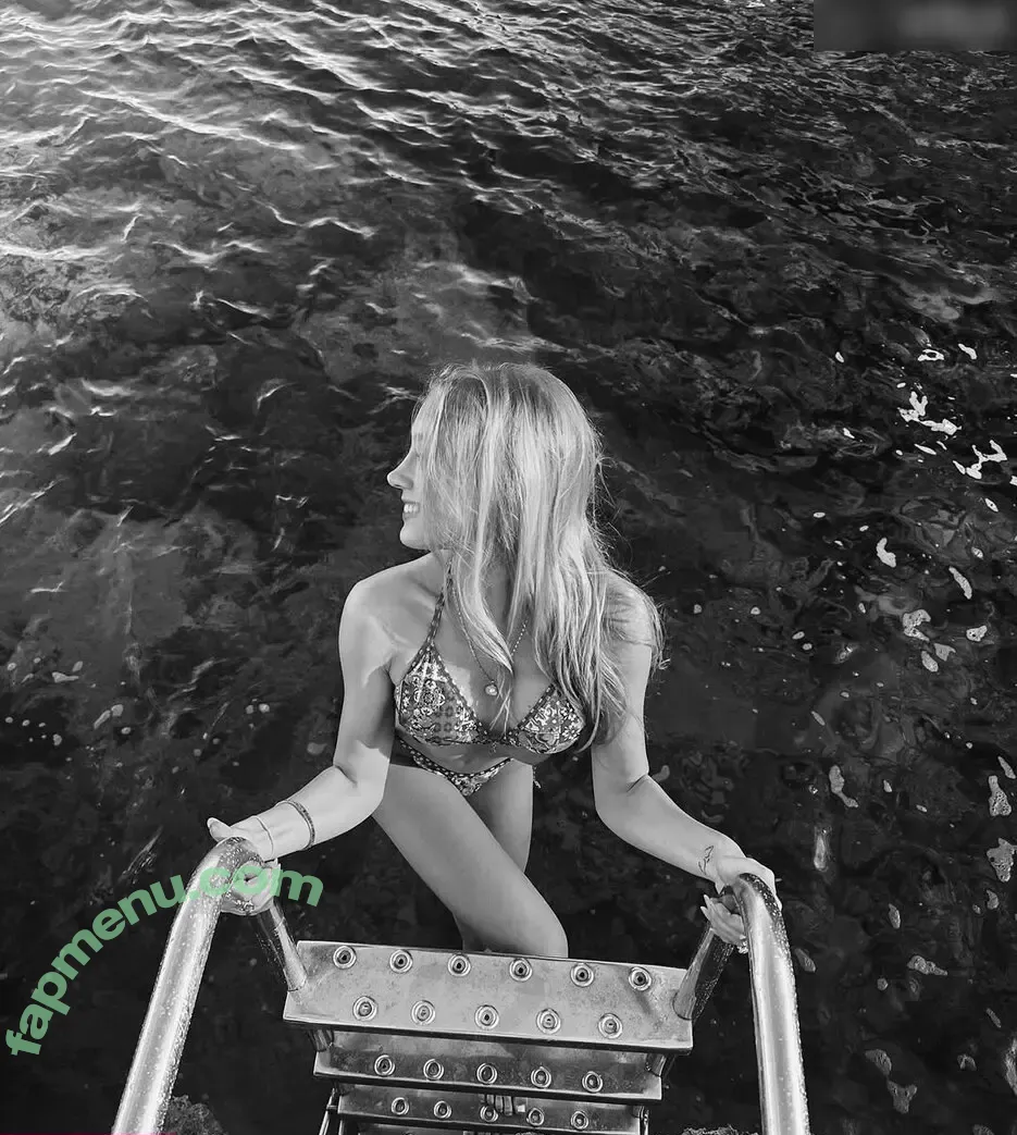 Larissa Oberste nude photo #0071 (larissaoberste)