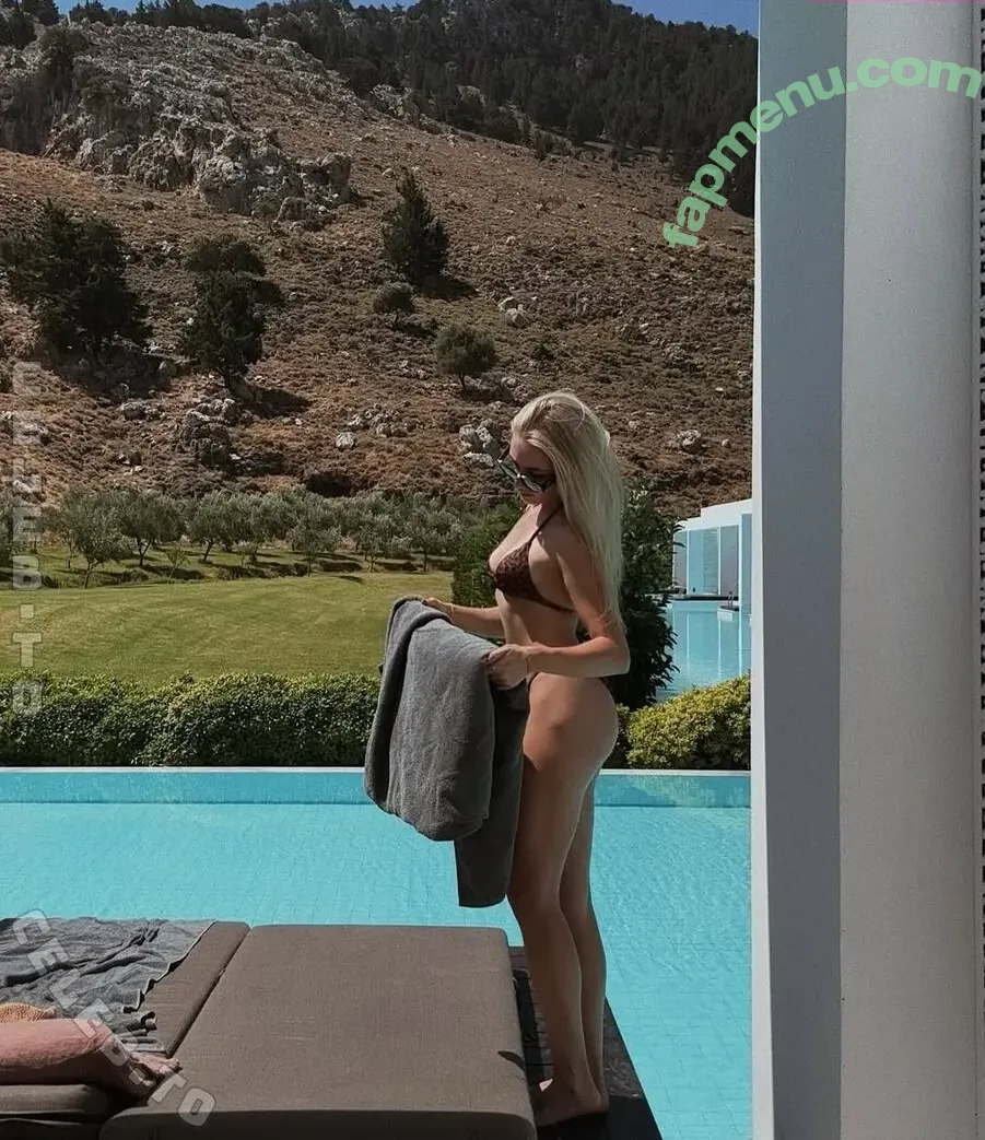 Larissa Oberste nude photo #0080 (larissaoberste)